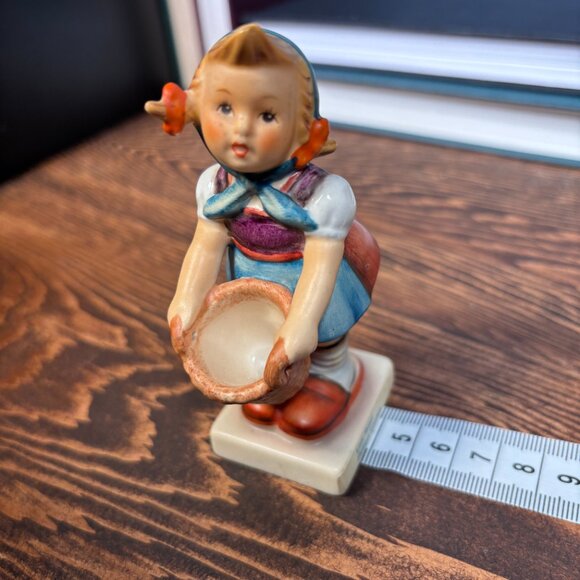 Vintage Hummel Little Helper Figurine TMK6 Goebel Girl with Basket 1980s - Picture 12 of 14